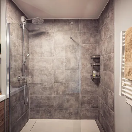 Flat Apartment *